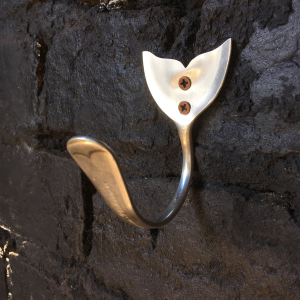 Whale tail spoon hook